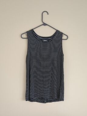 Small Old Navy Black And White Striped Shirt Top Split In Back